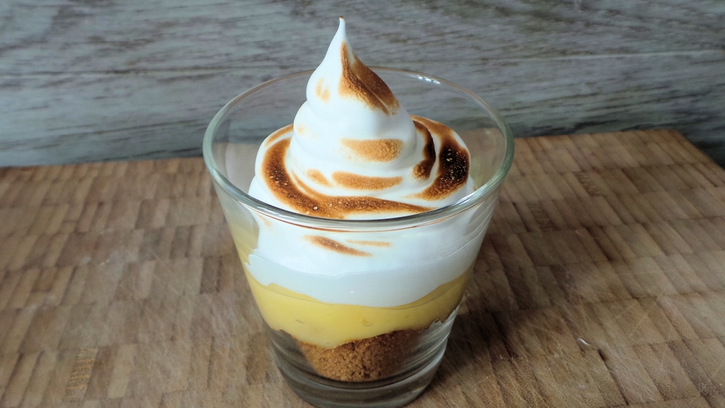 Tarte au citron meringuée et spéculoos en verrine
