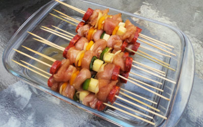 Brochettes de poulet mariné au miel et sauce soja