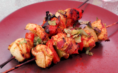 Brochettes de poulet marinées au ras-el-hanout