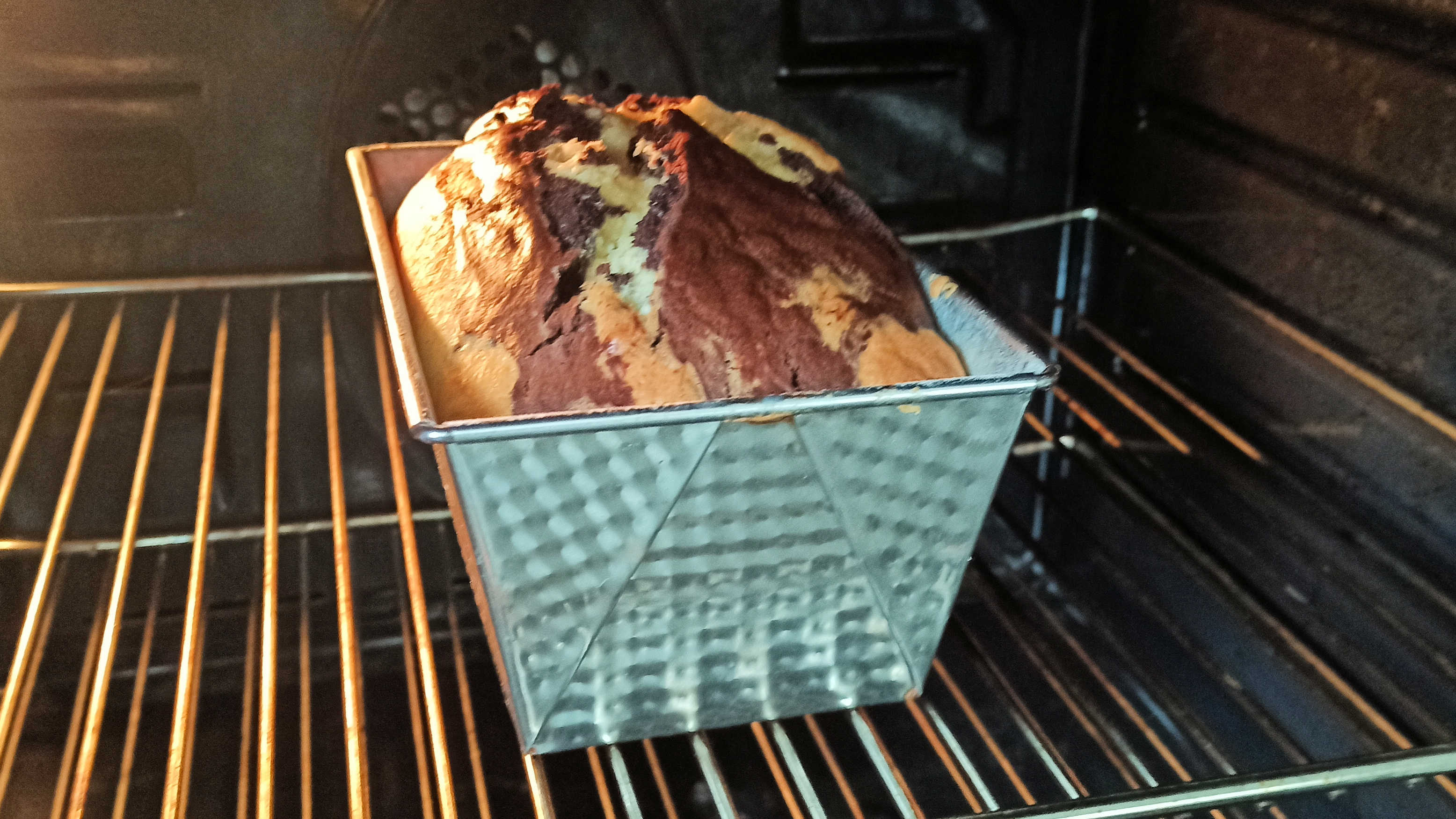 Cuisson du gâteau marbré vanille et cacao