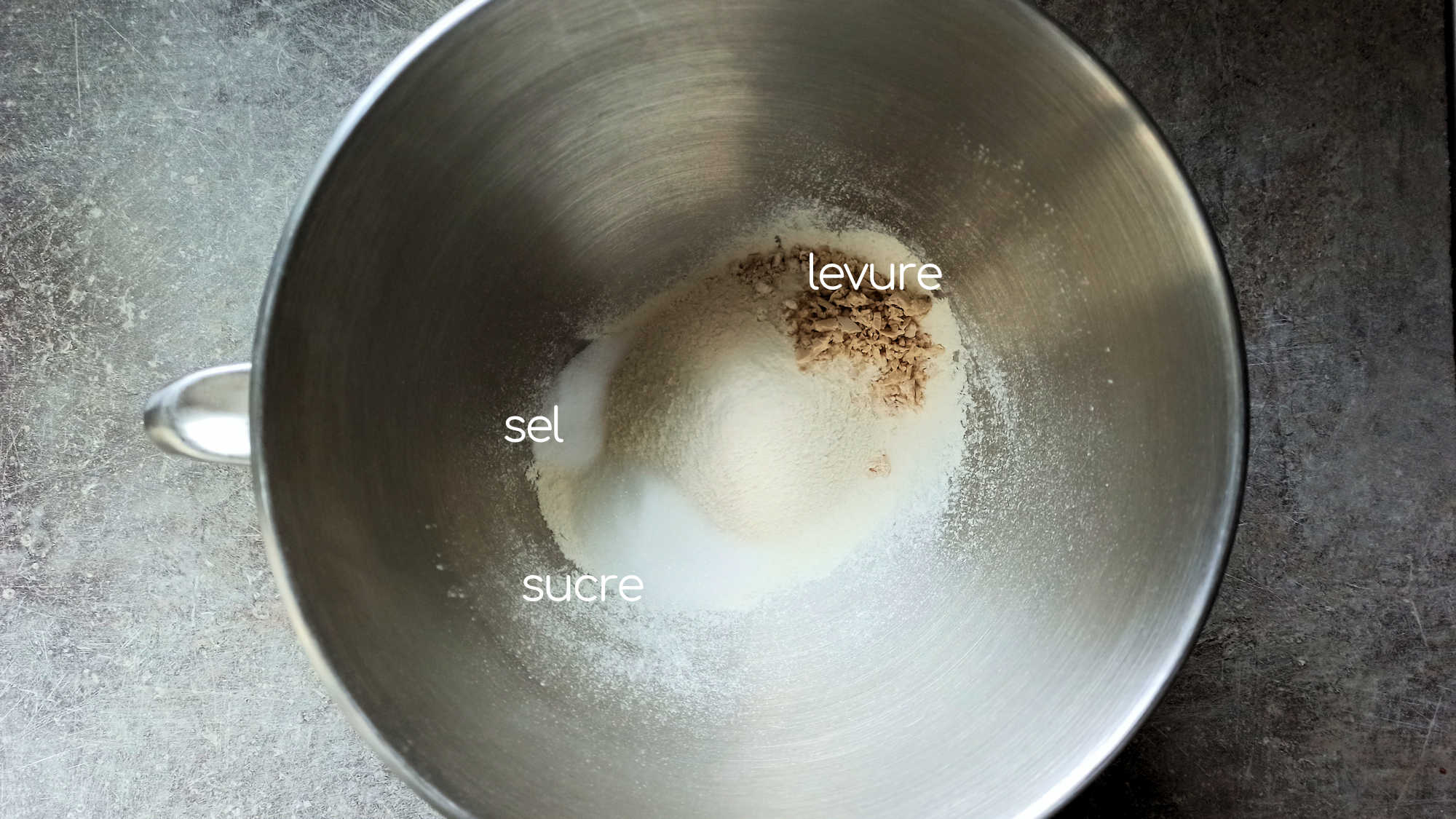 Préparation de la brioche de la véritable tarte tropézienne
