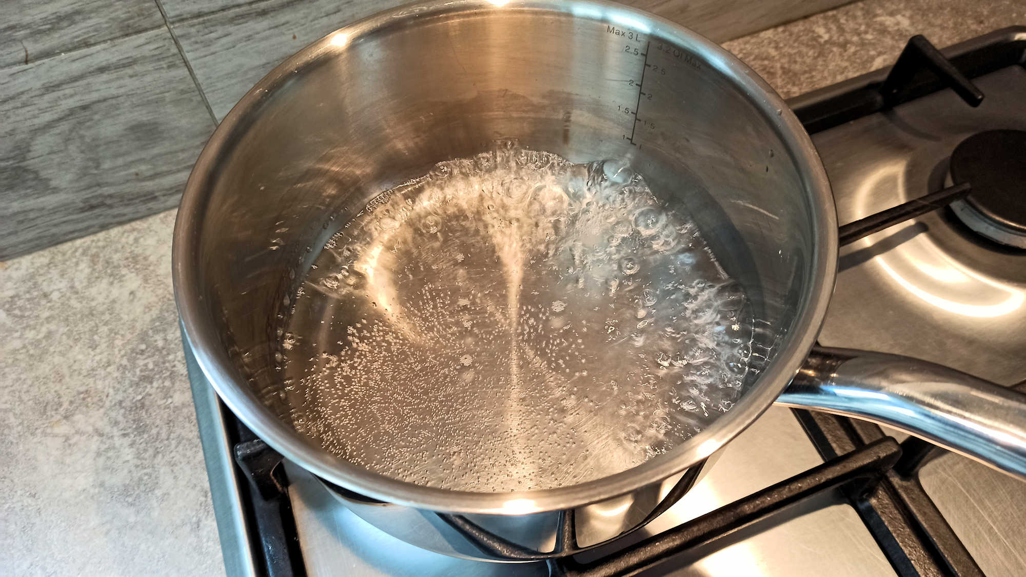 Préparation du sirop à la fleur d'oranger
