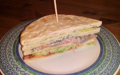 Sandwich au saumon tomate concombre aneth