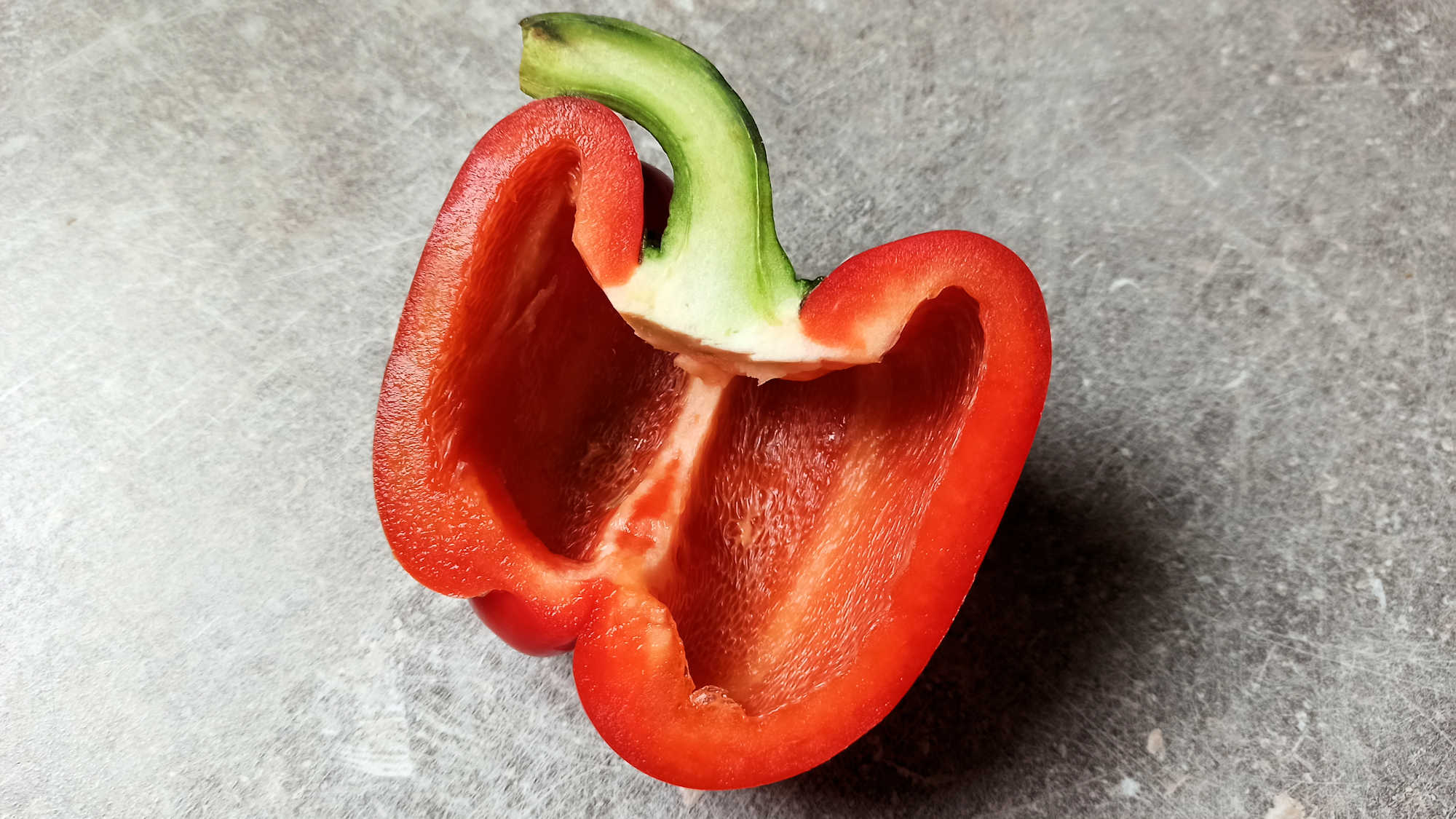 Couper le poivron en deux et vider
