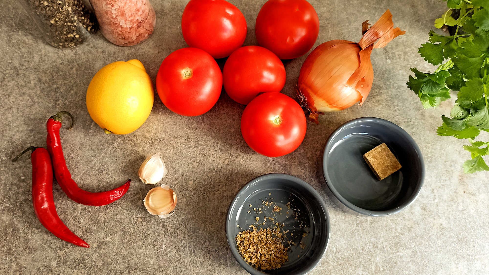 Les ingrédients de la sauce mexicaine maison - Salsa roja