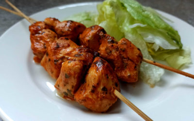 Brochettes de poulet mariné au four
