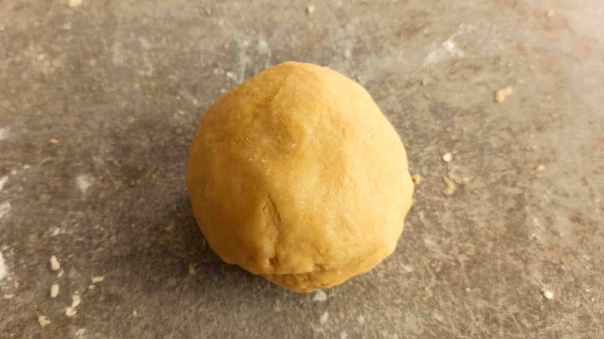 Former une boule avec la pâte