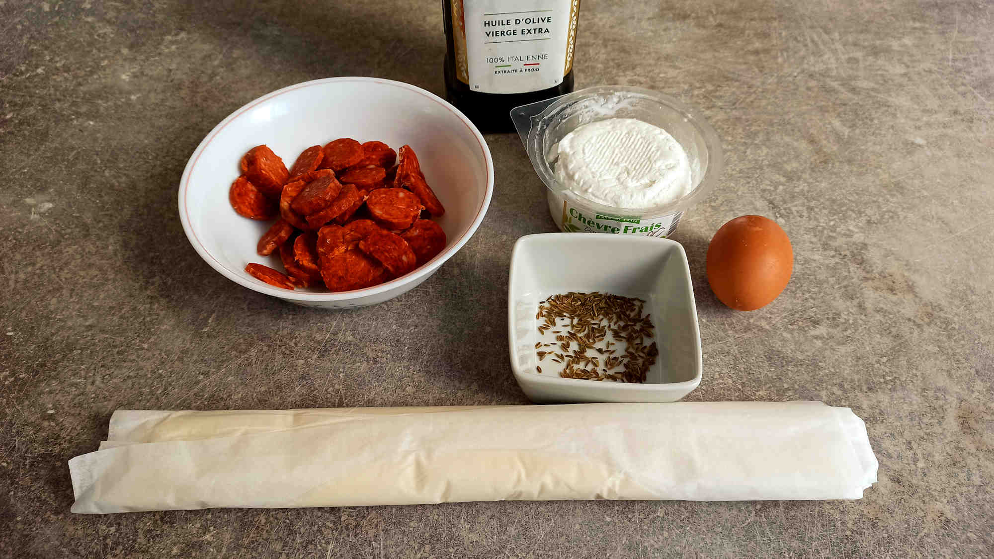 Ingrédients des feuilletés apéro chorizo et chèvre frais