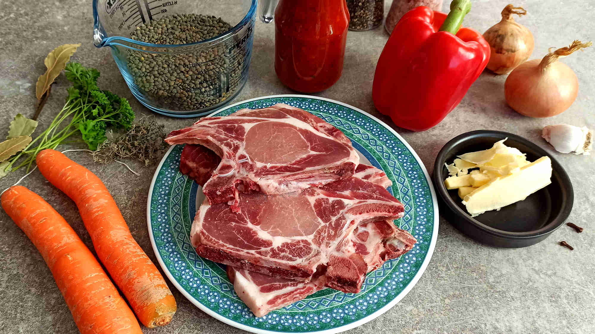 Les ingrédients des côtes de porc aux lentilles