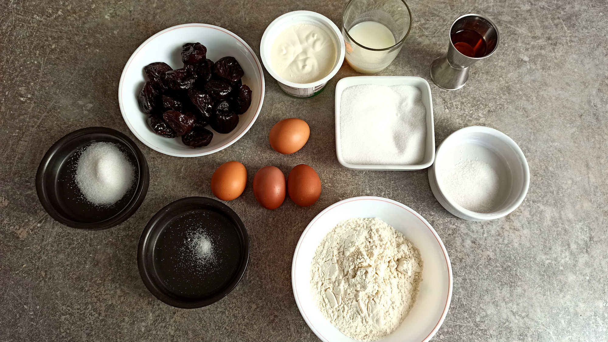 Les ingrédients du clafoutis aux pruneaux