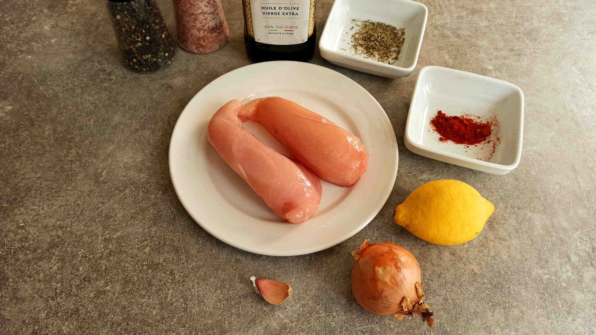Les ingrédients du oulet en papillote mariné au paprika