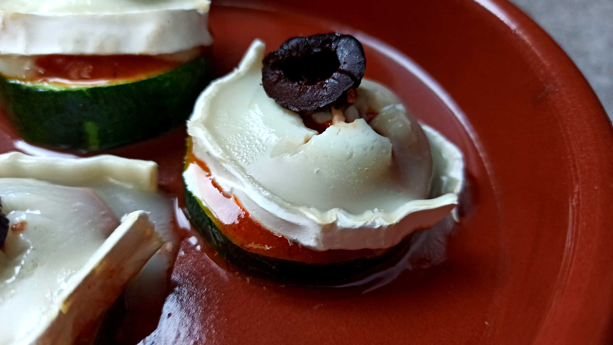 Pizza courgette chèvre olive