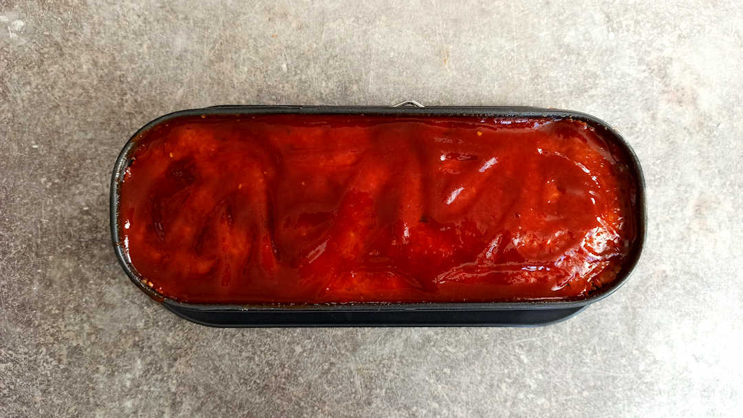 Badigeonner la viande avec un pinceau