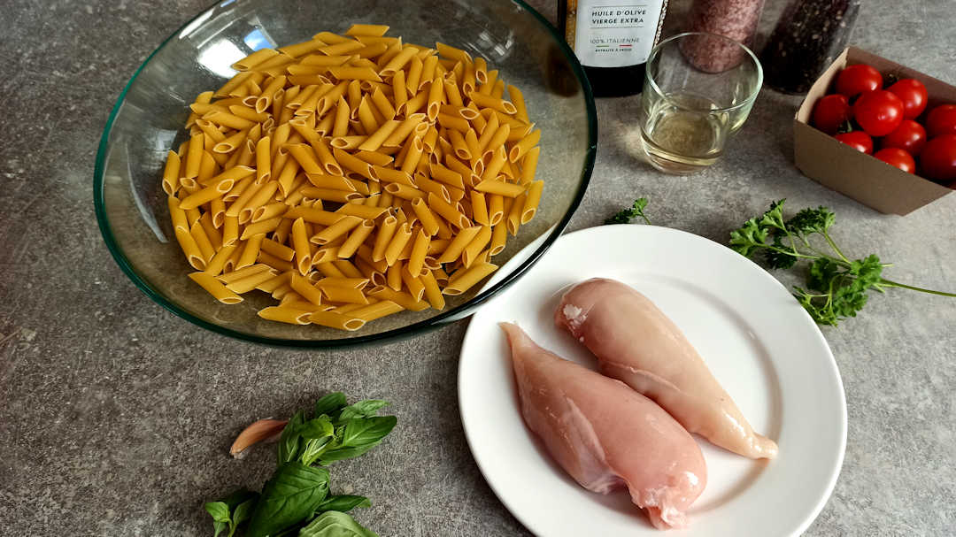 Les ingrédients des penne au poulet à l'italienne