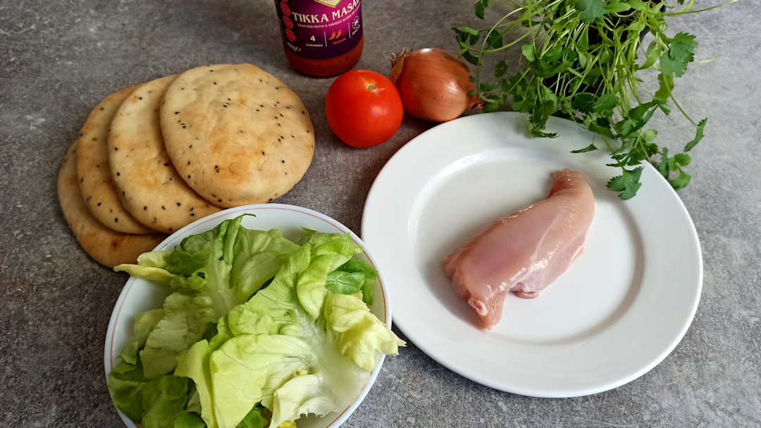 Les ingrédients du burger au pain naan et poulet tikka masala