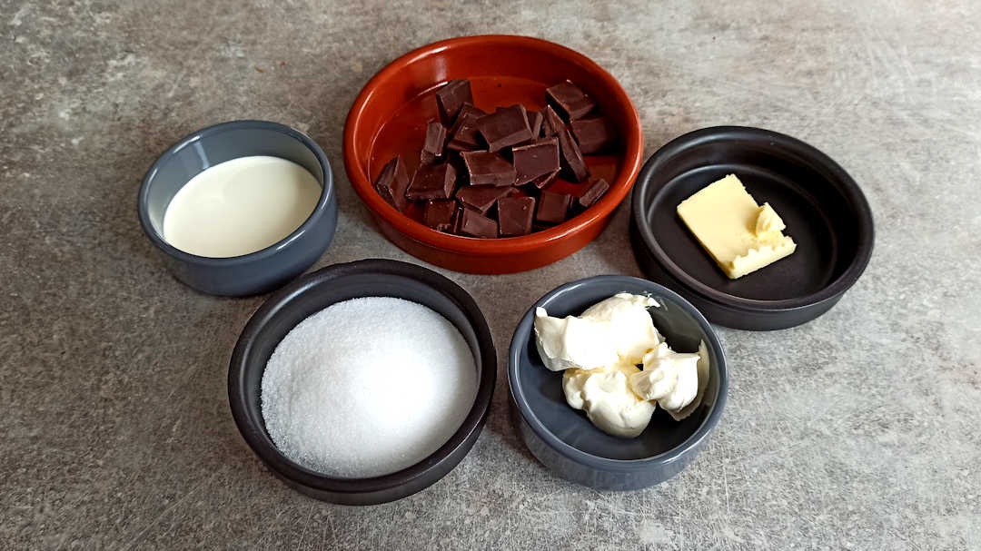 Les ingrédients du glaçage du gâteau au chocolat de Pierre Hermé