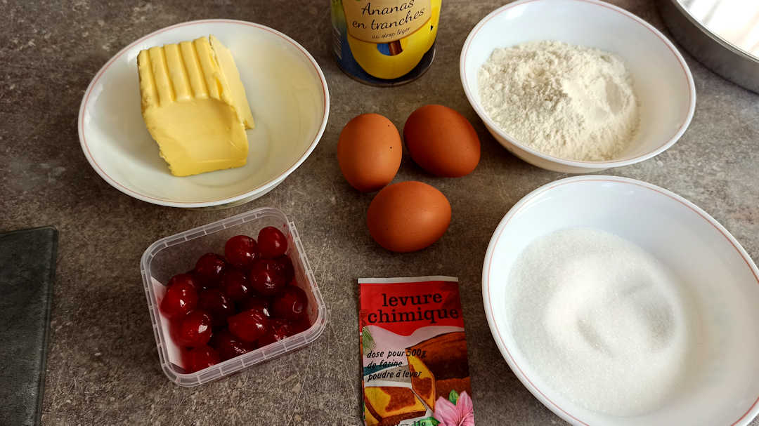 Les ingrédients du gâteau ananas caramel