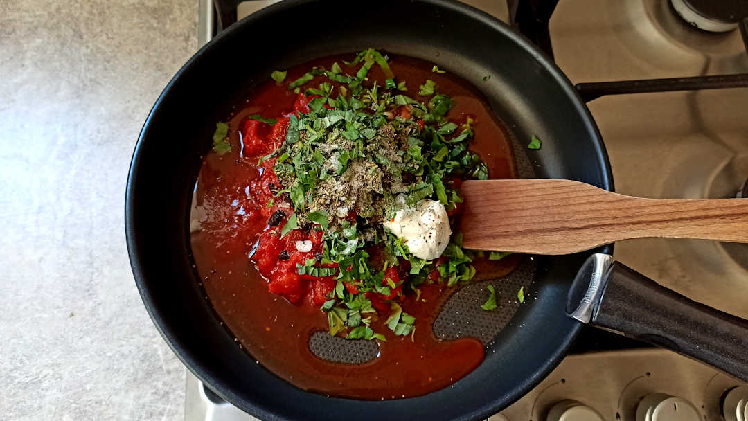 Préparation de la sauce tomate