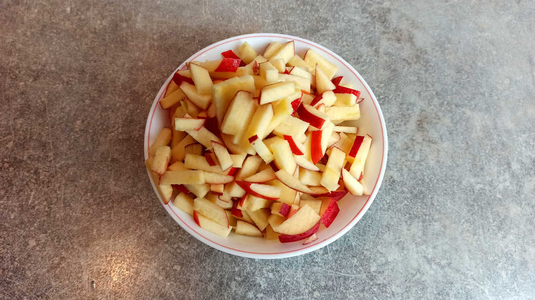 Couper les pommes en bâtonnets