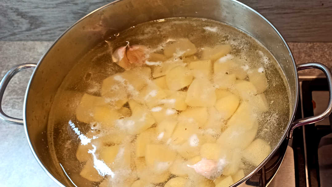 Pendant que les pommes de terre cuisent