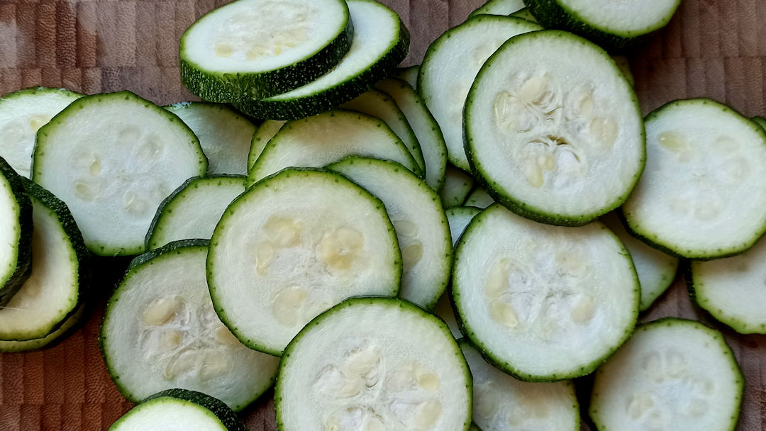 Couper la courgette à la mandoline