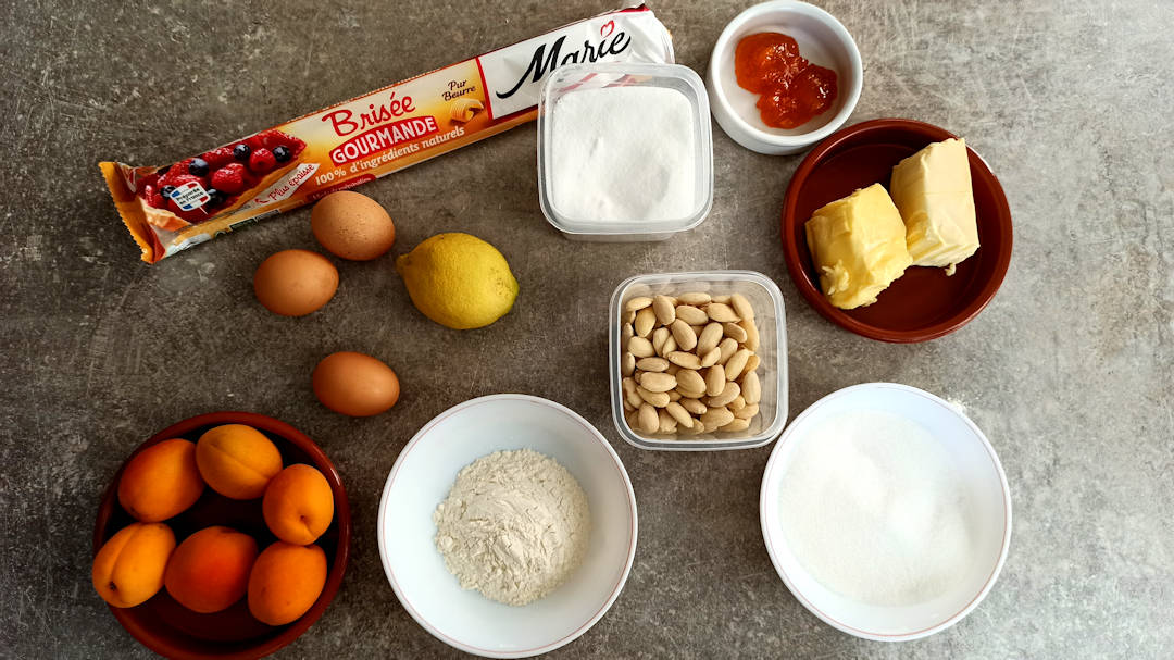 Les ingrédients de la tarte aux abricots frangipane