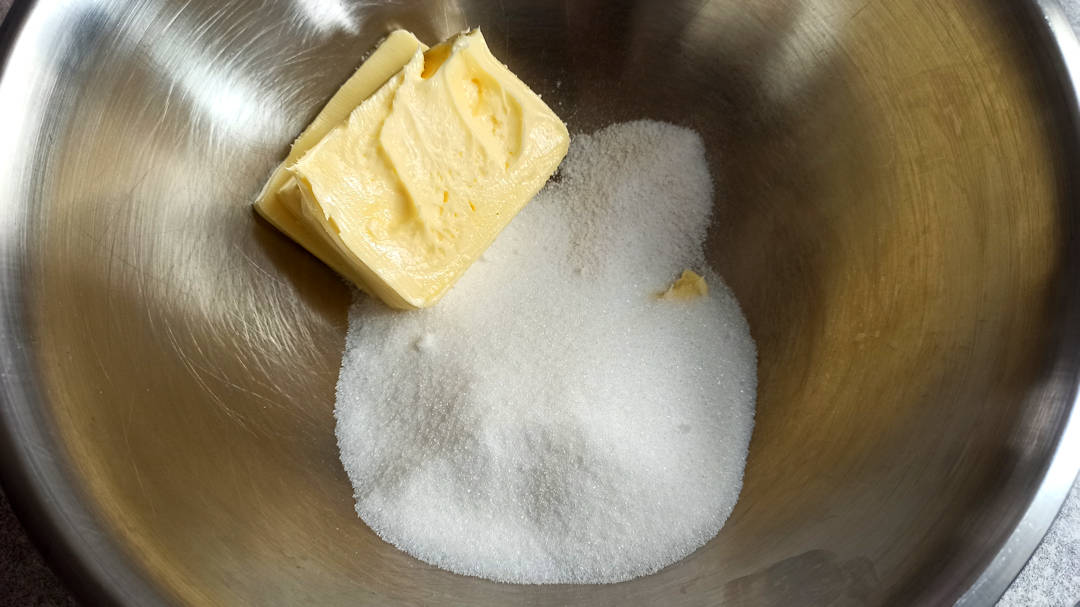 Mélanger les sucre et le beurre ramolli