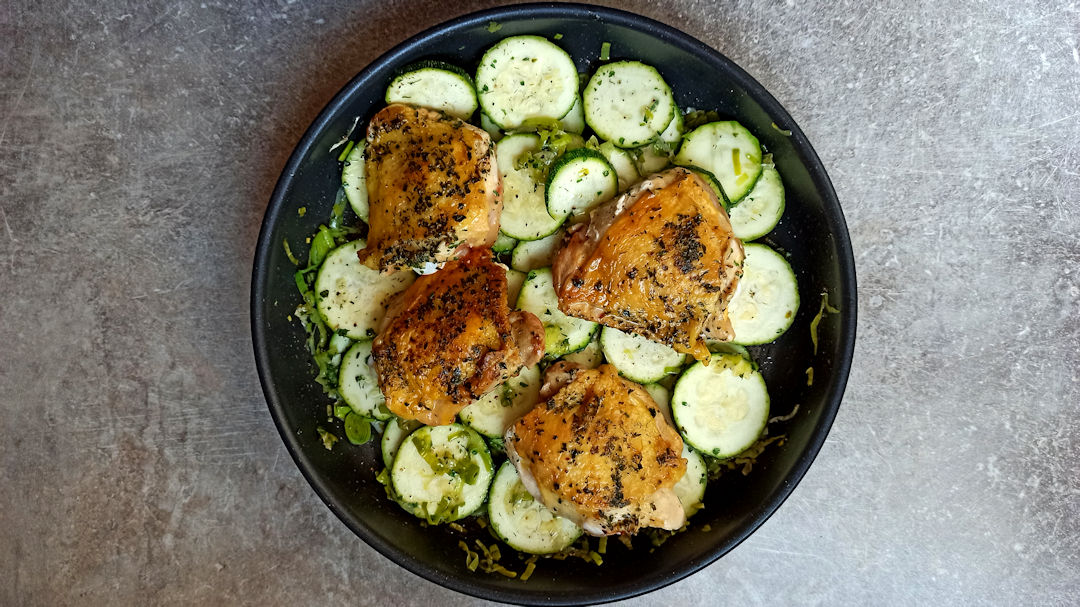 Remettre les hauts de cuisse dans la poêle
