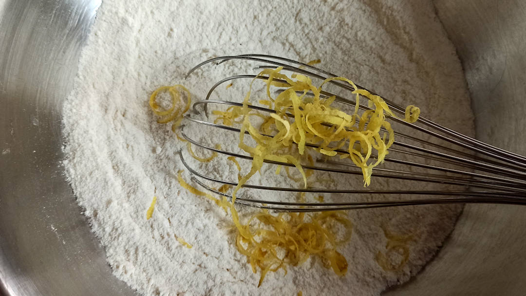 Ajouter le zeste de citron