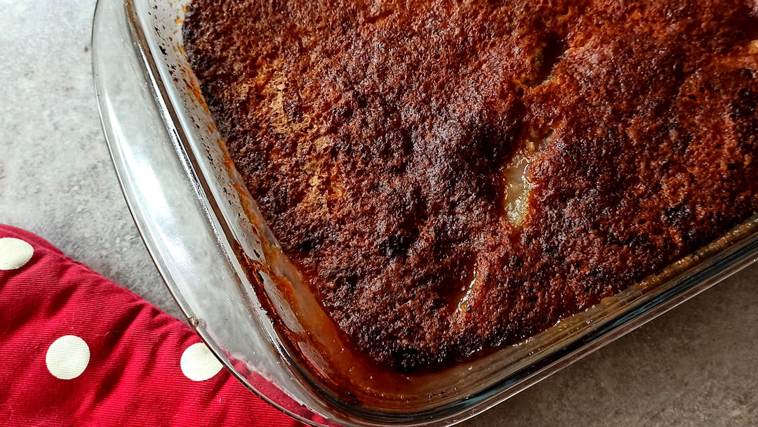 Le peach cobbler doit être bien doré