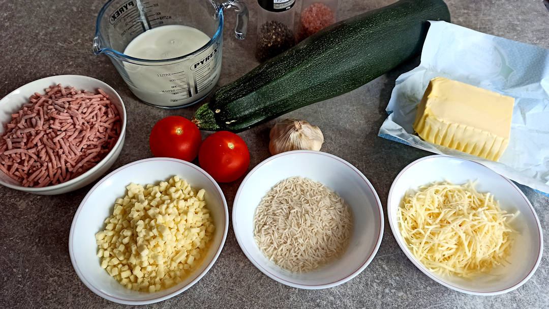 Les ingrédients de la recette de courgette farcie sauce au fromage