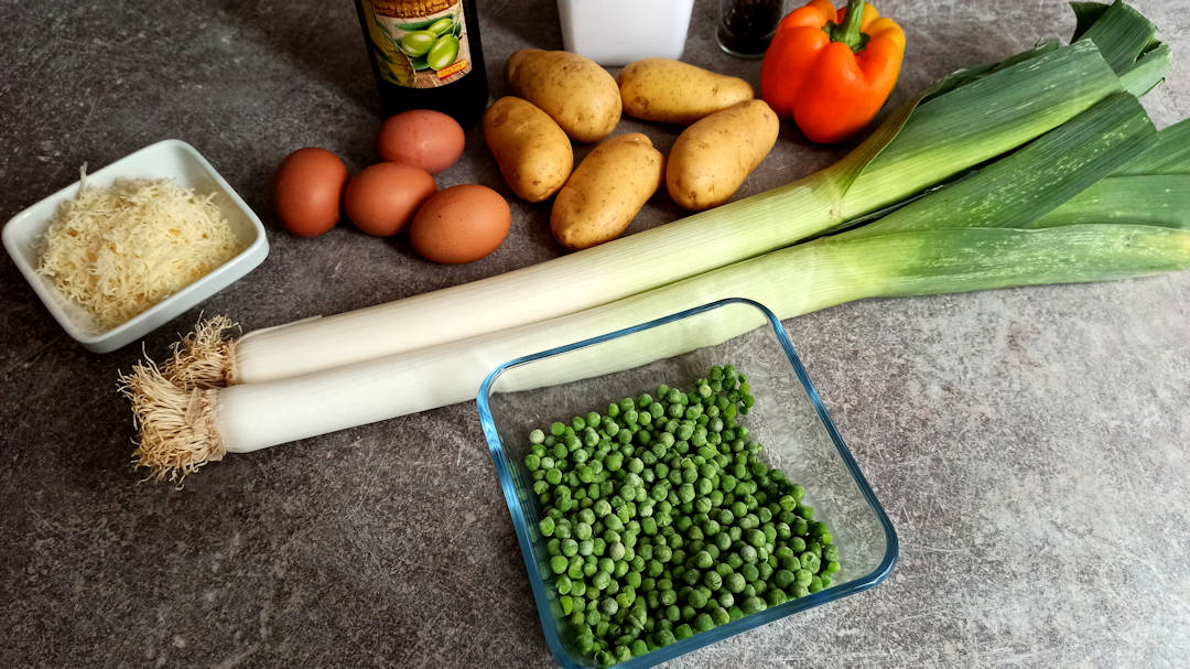 Les ingrédients de la frittata poireaux petits pois et poivron