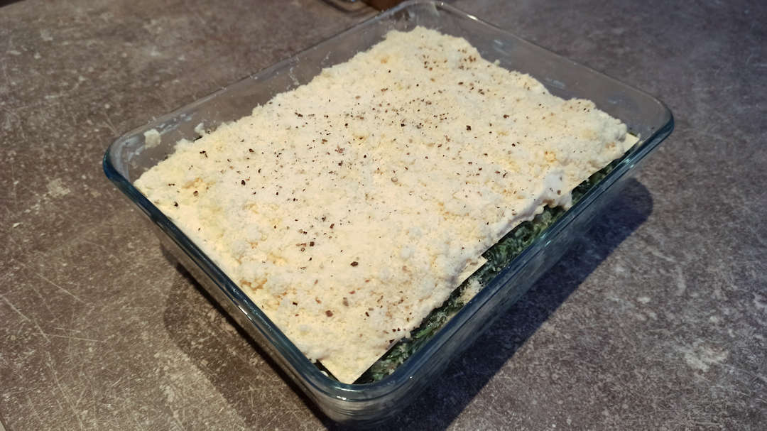 Le montage de la lasagne épinards ricotta