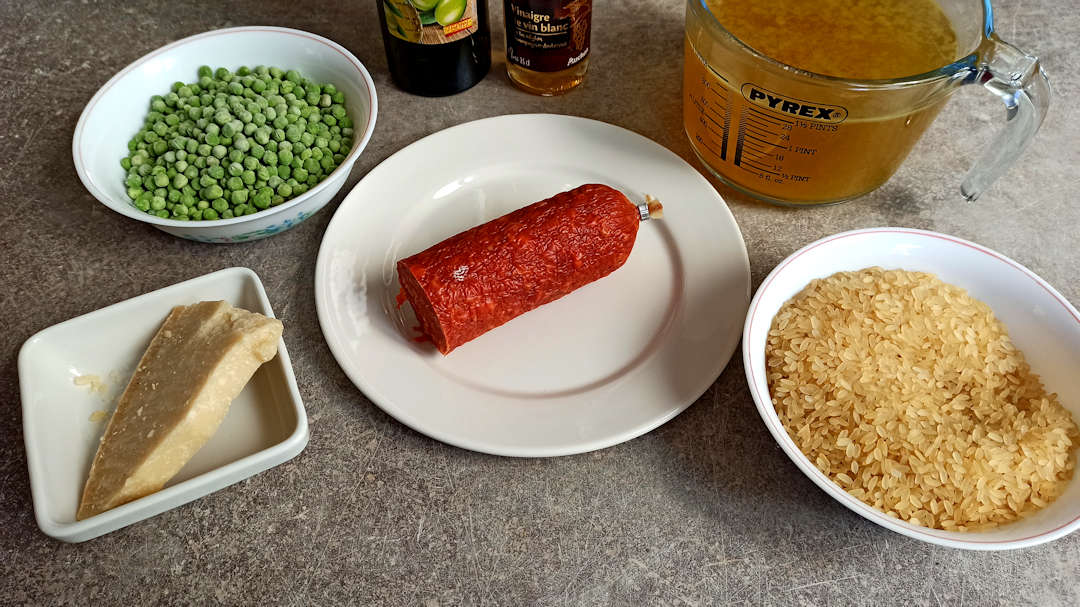 Les ingrédients du risotto au chorizo et petits pois