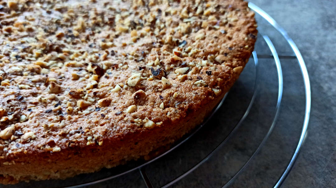 Laisser refroidir sur une grille la torta di nocciole