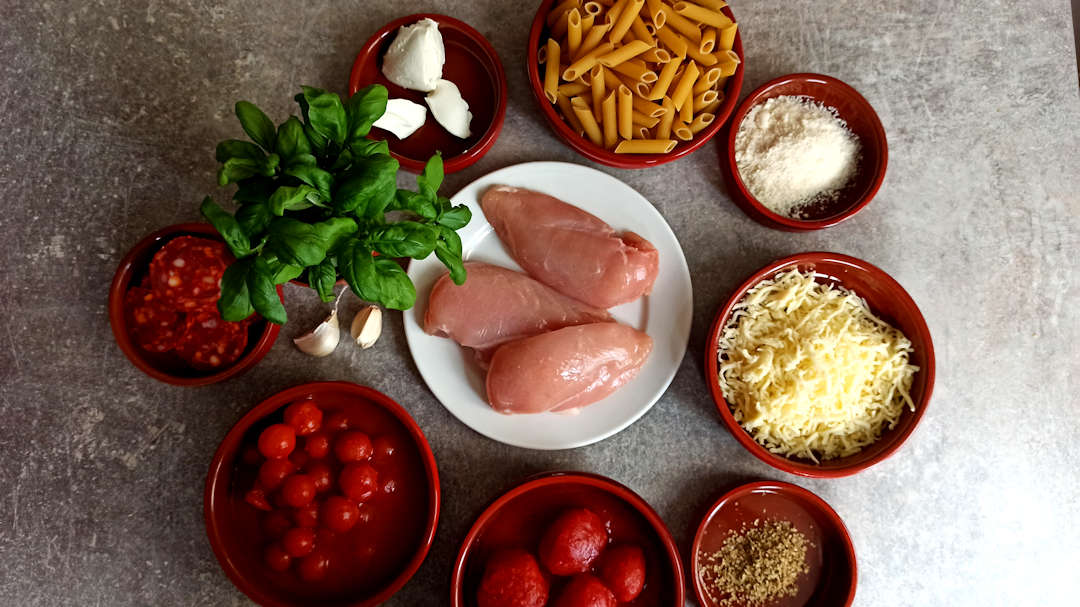 Les ingrédients du gratin de pâtes au poulet et au chorizo