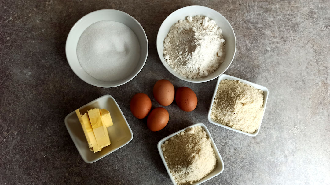 Les ingrédients des hélenettes aux amandes