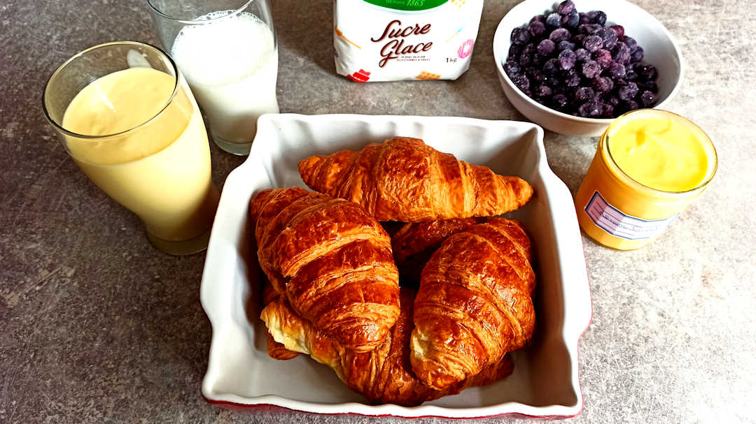 Les ingrédients du gâteau de croissants aux myrtilles et au lemon curd