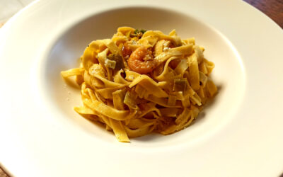 Tagliatelle aux crevettes et aux poireaux