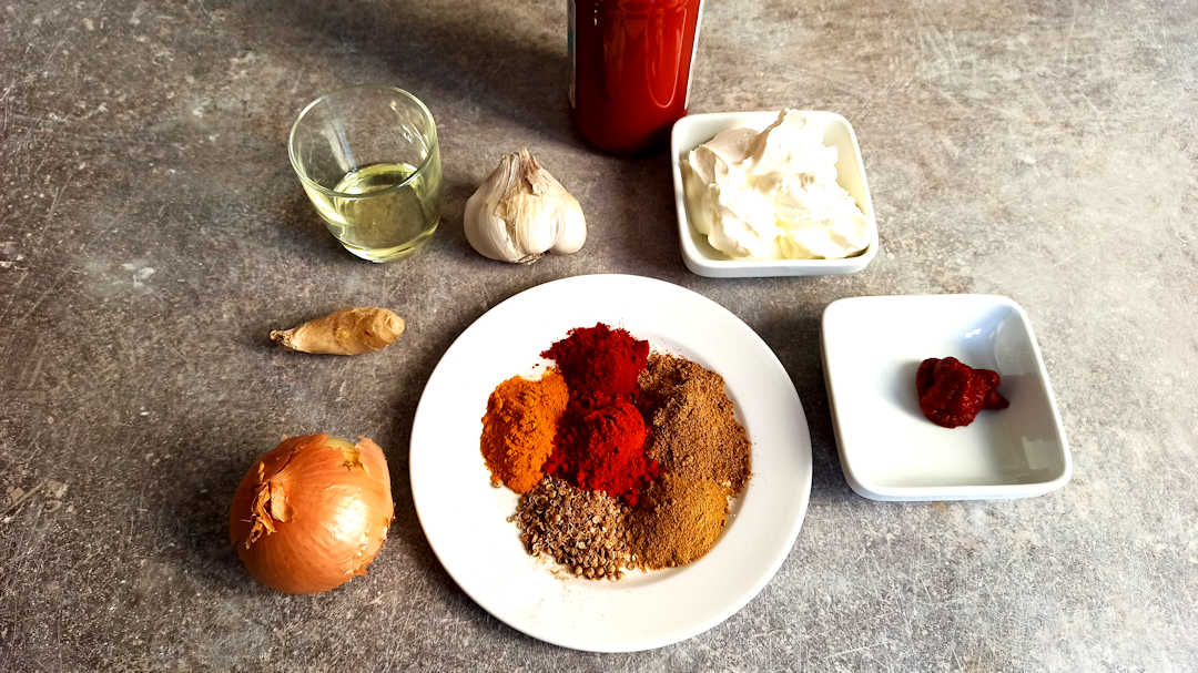Les ingrédients de la sauce du poulet Tikka Masala maison