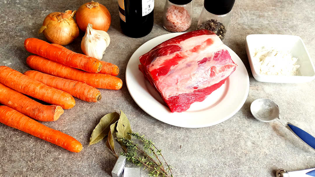 Les ingrédients du bœuf aux carottes et au vin rouge