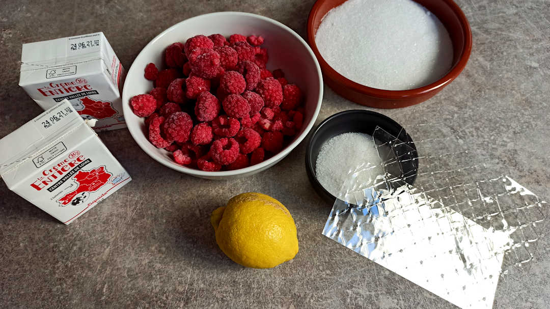 Les ingrédients pour la mousse framboise
