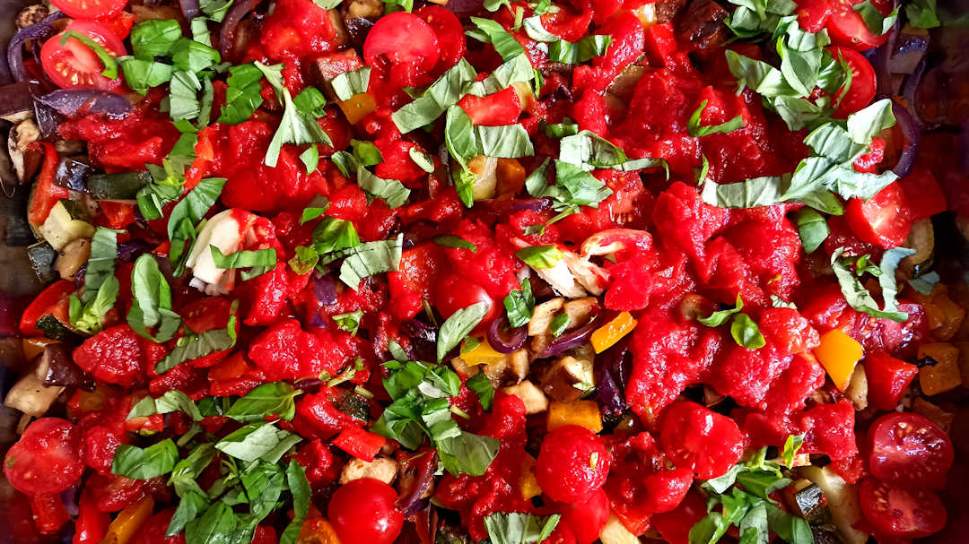 Ajouter les tomates cerises