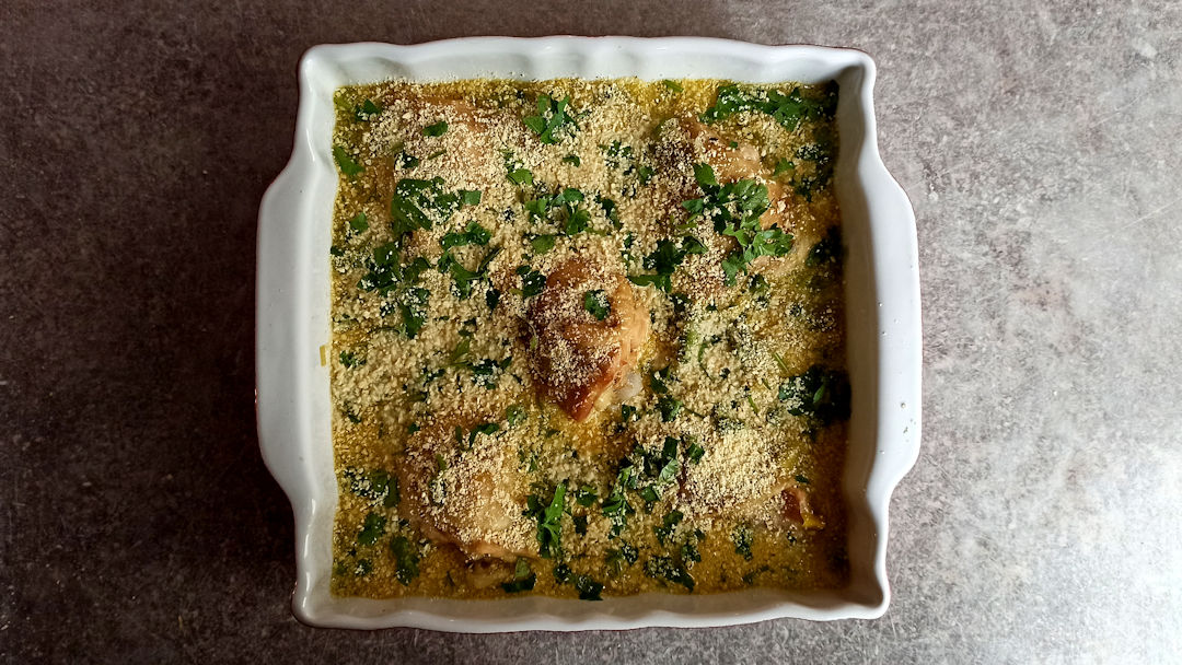 Répartir le mélange sur le plat