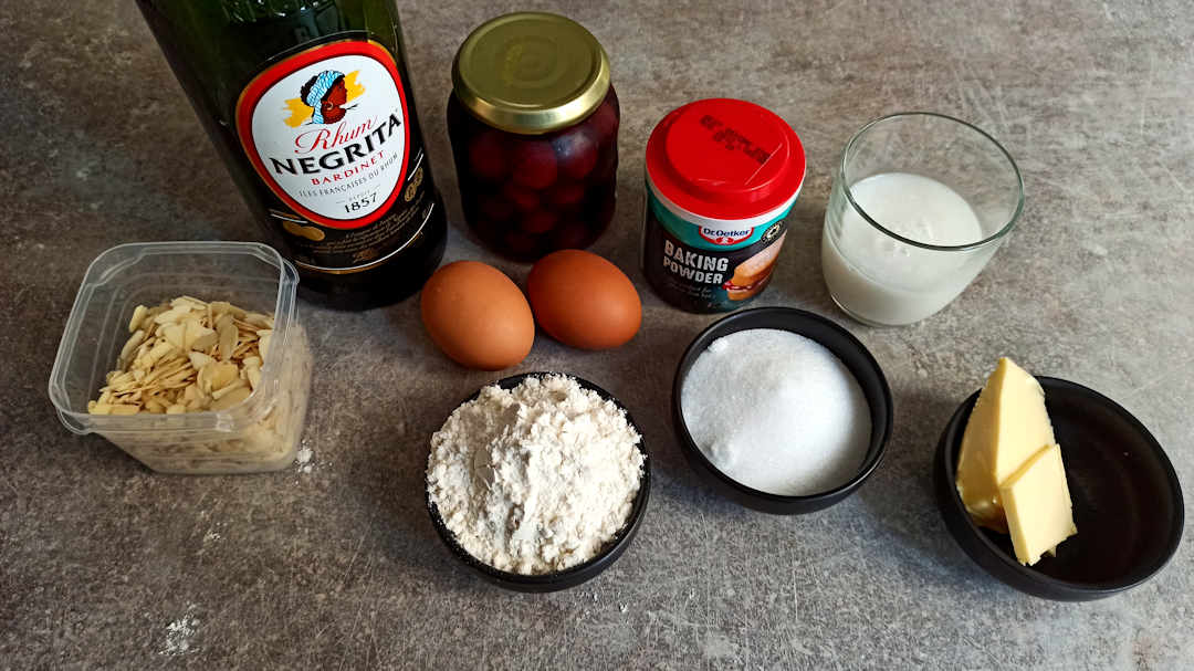 Les ingrédients du gâteau aux amandes et aux griottes