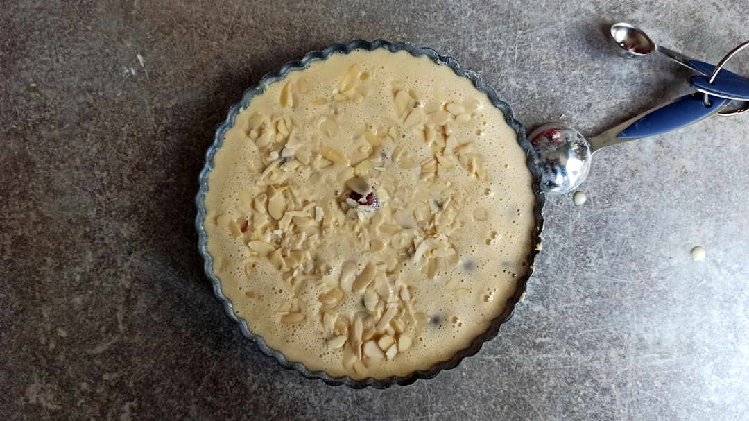 Parsemer les amandes effilées