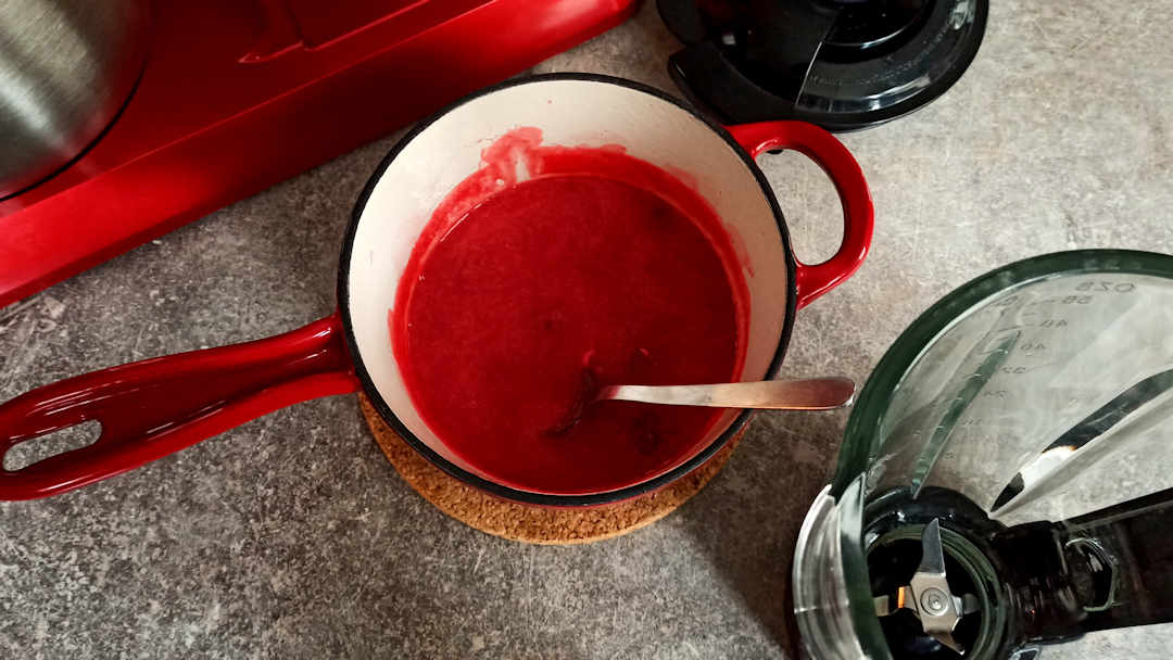 Laisser fondre ke sucre des pralines hors du feu