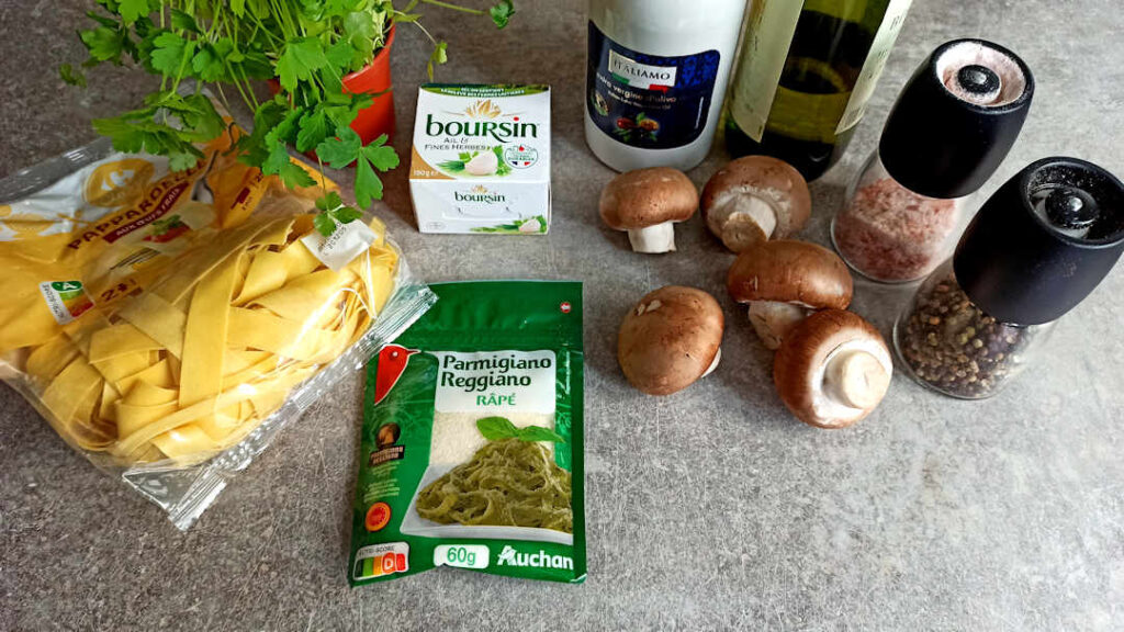 Les ingrédients des pâtes aux champignon et Boursin