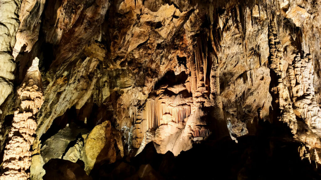 Le Temple d'Angkor aux Grottes de Canalettes