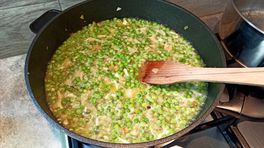 Ajouter le bouillon de volaille